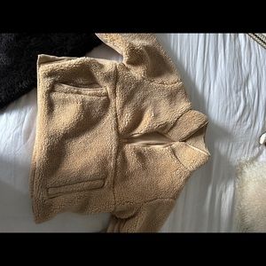 Alo Yoga Sherpa Jacket - Carmel